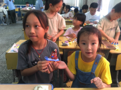 工做人员以“食物发霉变质”为切